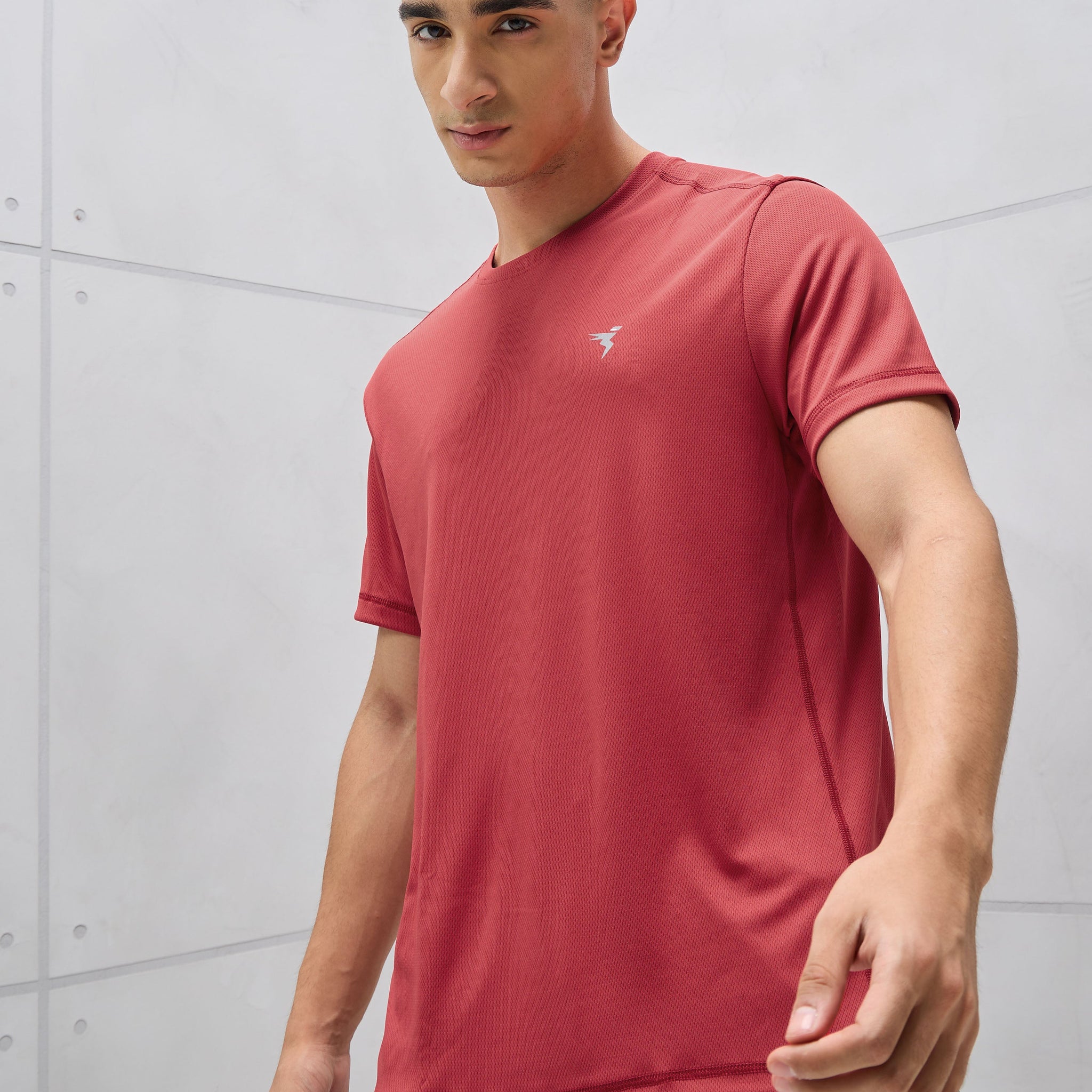 Men Solid Slim Fit Crew Neck T-shirt with TECHNO COOL+