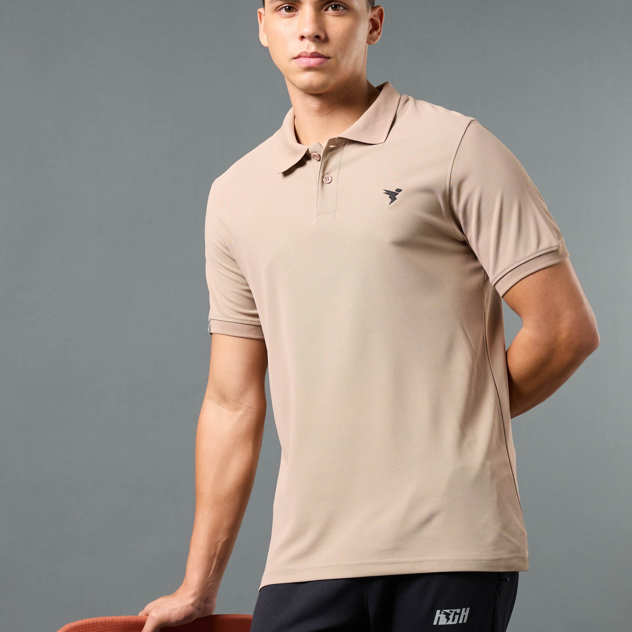 Men Solid Slim Fit Polo T-shirt with MATPIQ