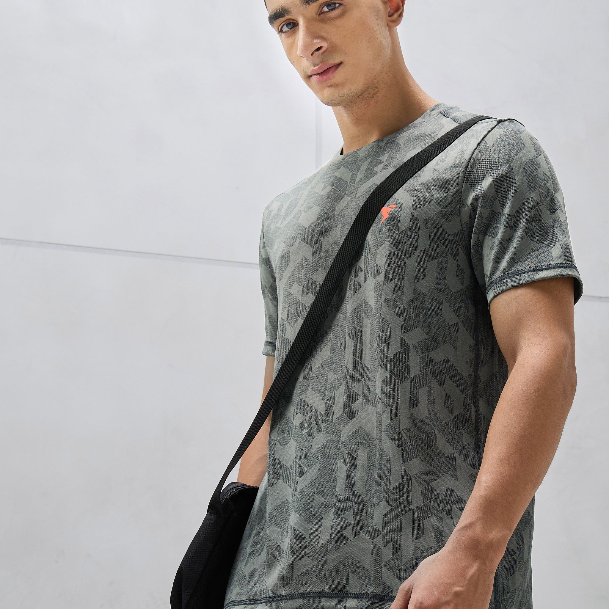 Men Jacquard Slim Fit Crew Neck T-shirt with DOUBLE COOL