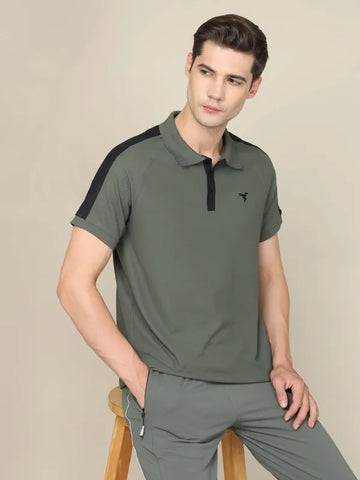 Men Colorblock Slim Fit Polo T-shirt with MATPIQ