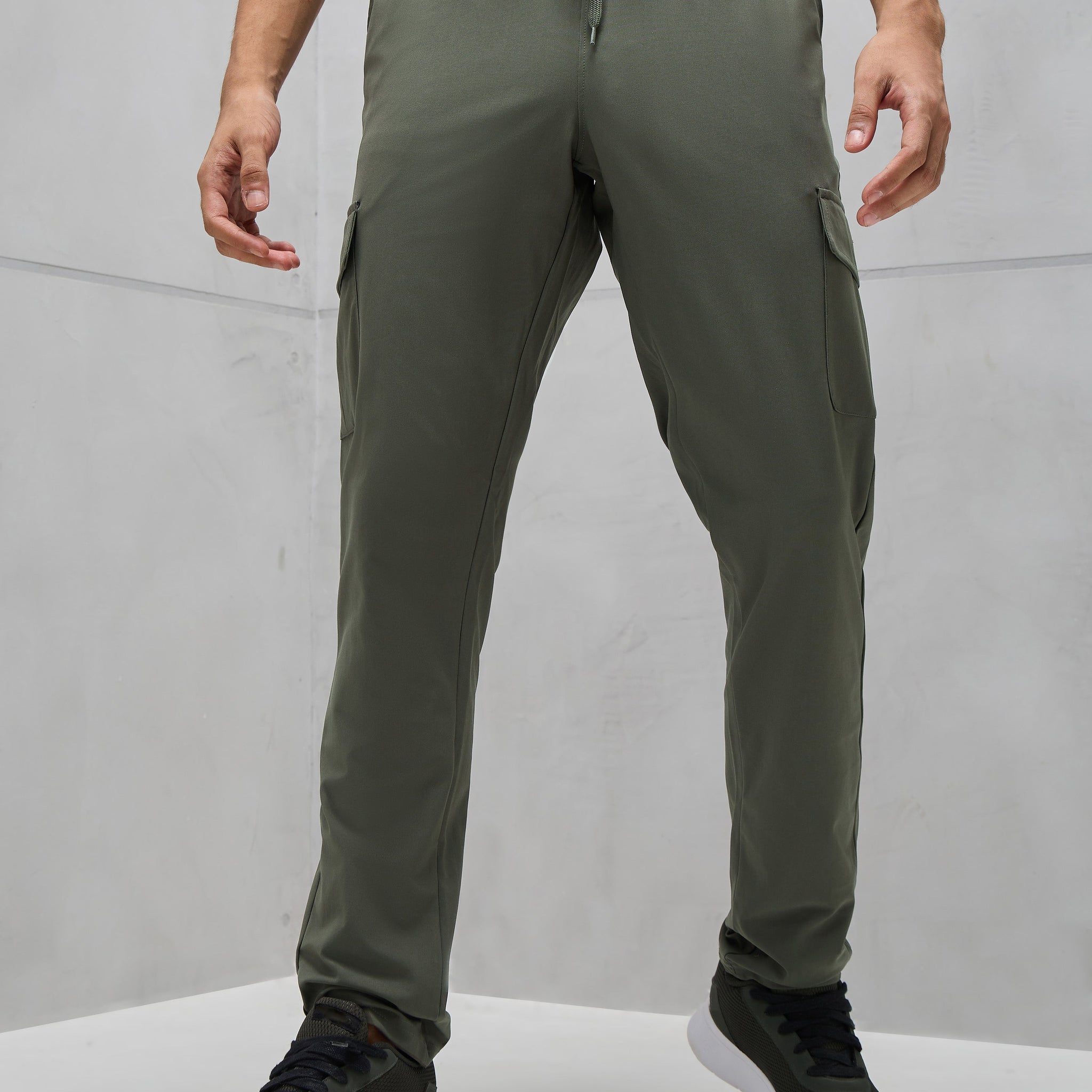 Men Solid Relax Fit Cargo Trackpants with DURACOOL+