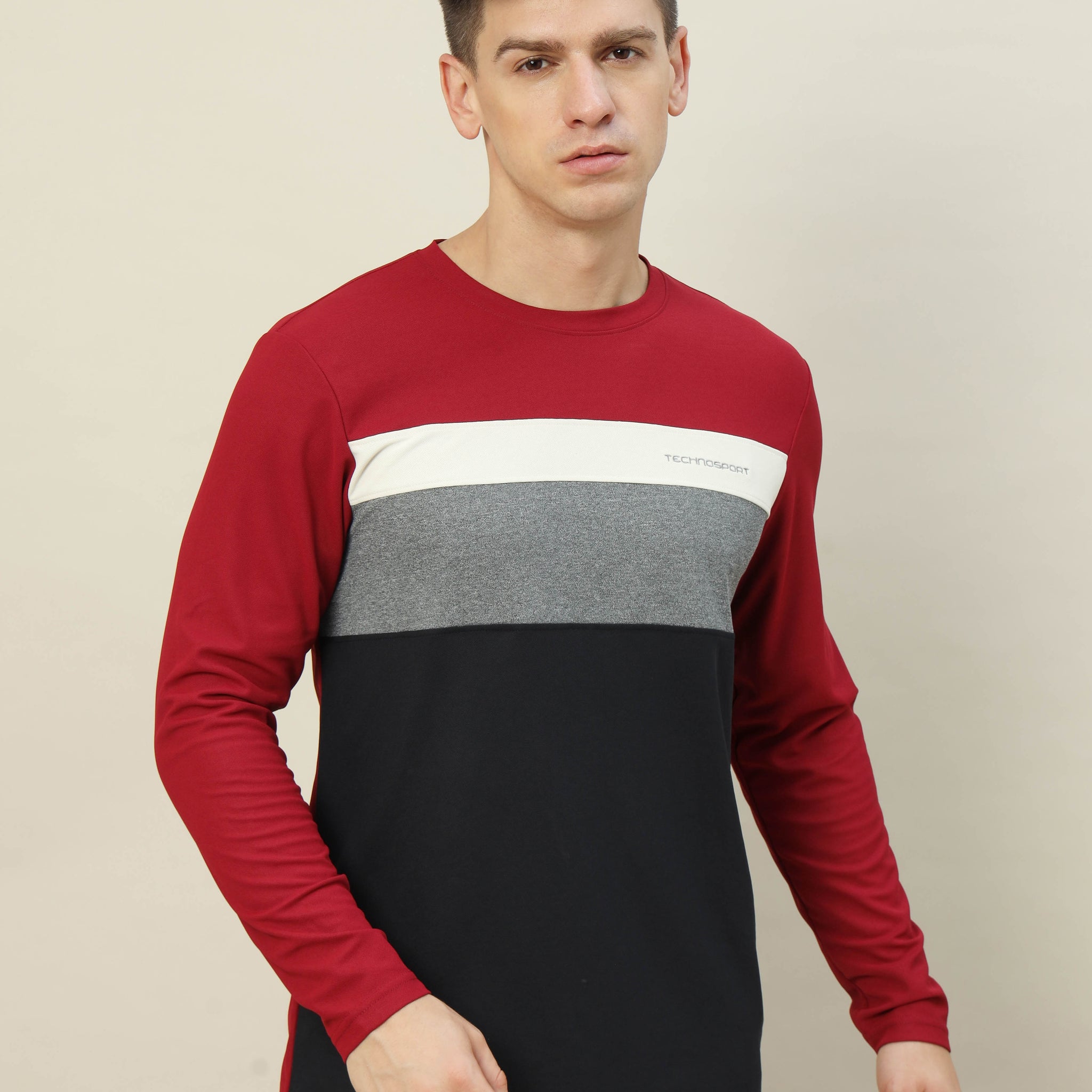 Men Colorblock Slim Fit T-shirt with MATPIQ