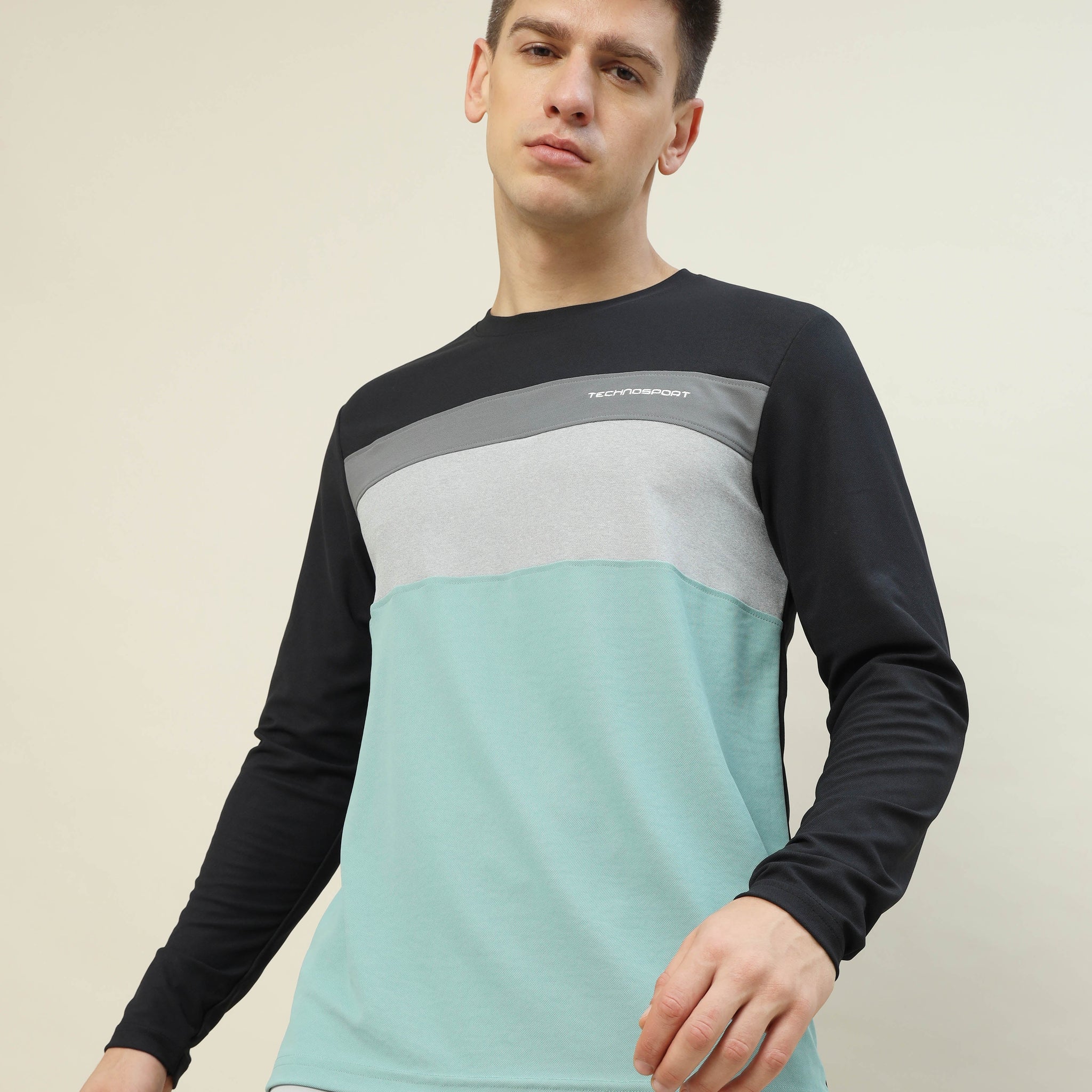 Men Colorblock Slim Fit T-shirt with MATPIQ