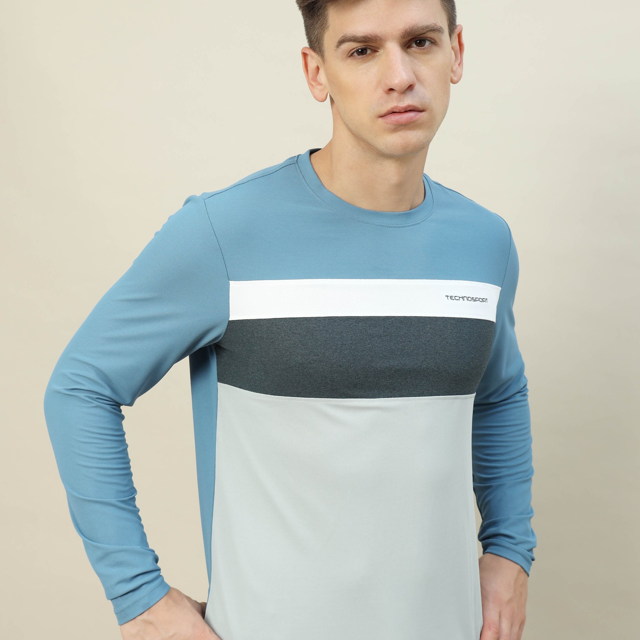 Men Colorblock Slim Fit T-shirt with MATPIQ