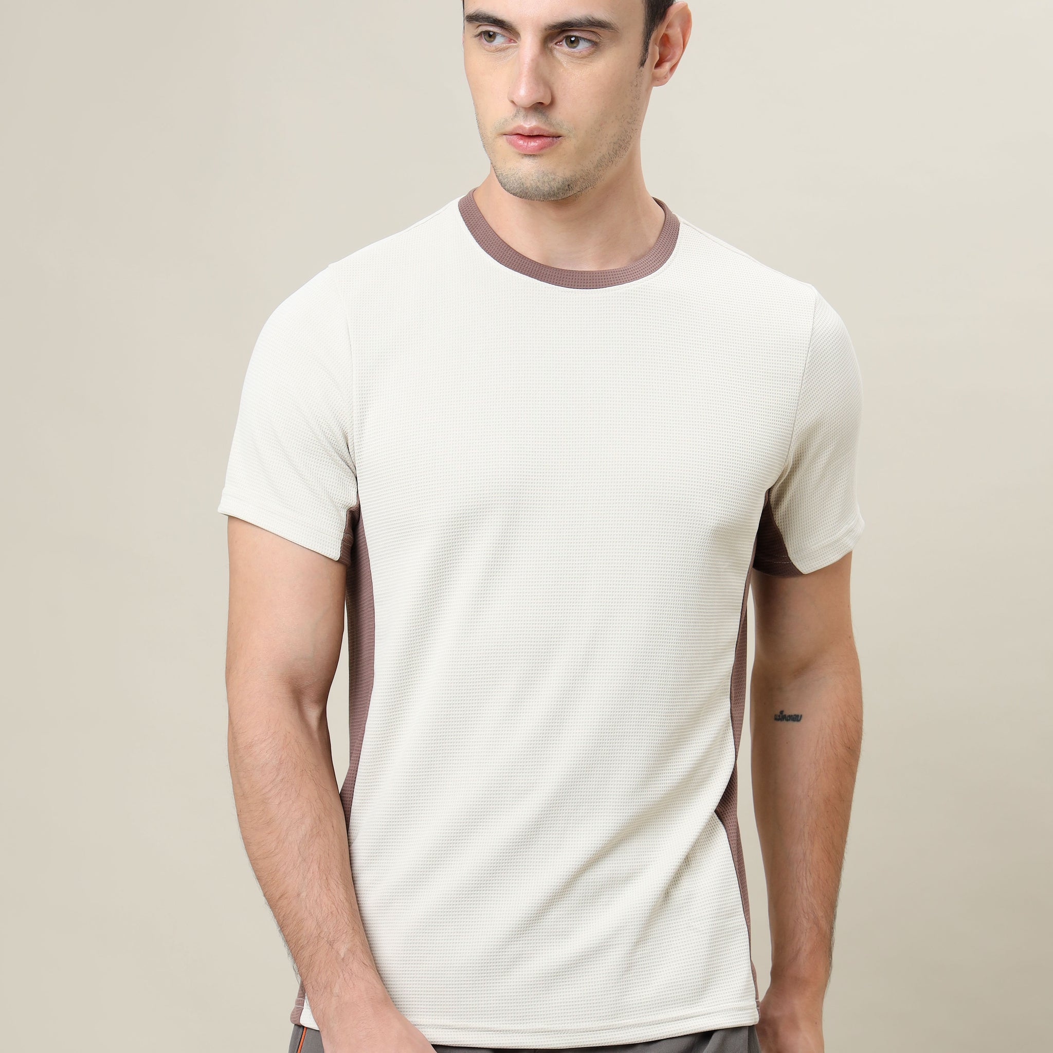 Men Colorblock Slim Fit Crew Neck T-shirt with TECHNO COOL+