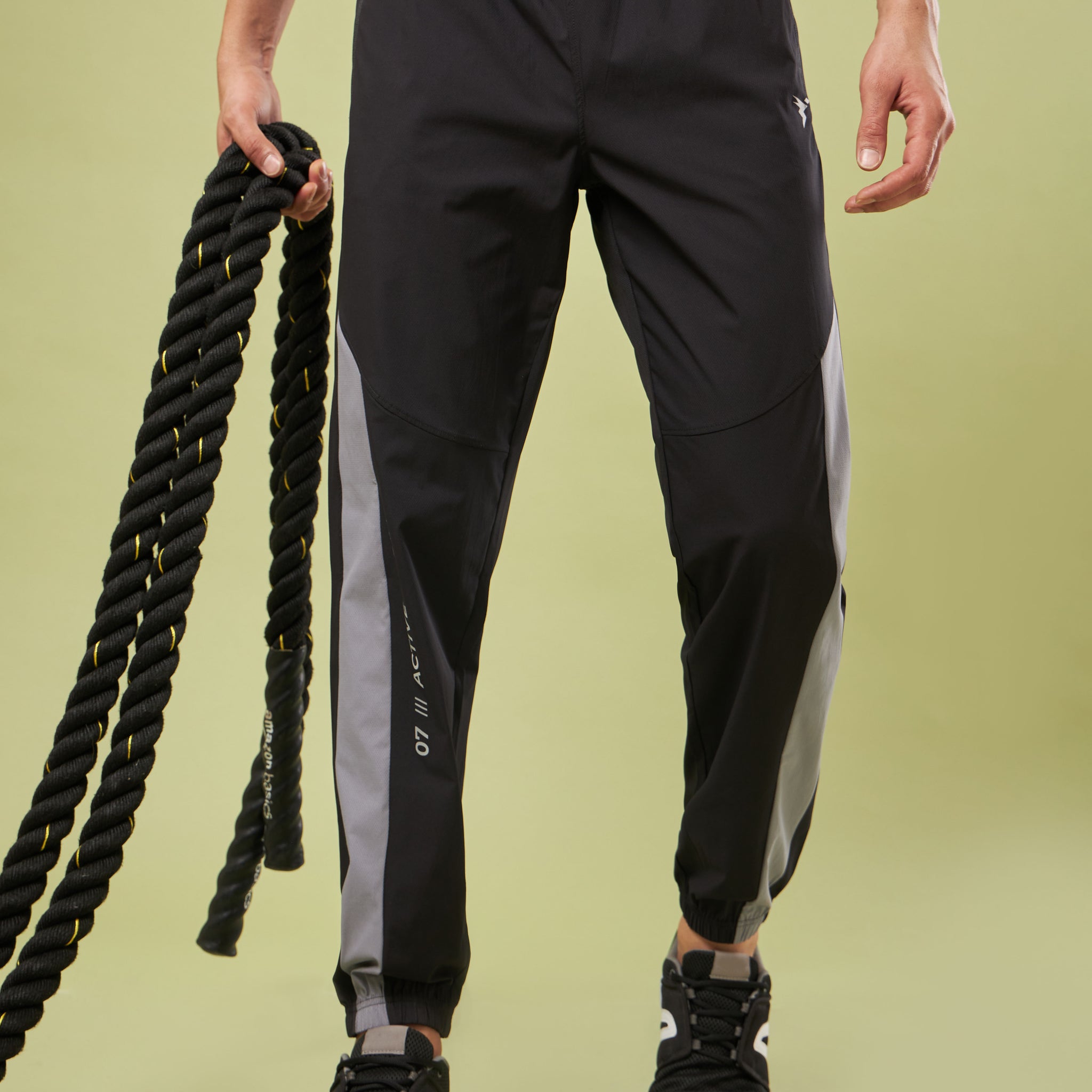 Men Solid Slim Fit Sports Joggers with TECHNOLITE