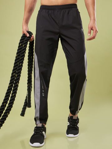 Men Solid Slim Fit Sports Joggers with TECHNOLITE