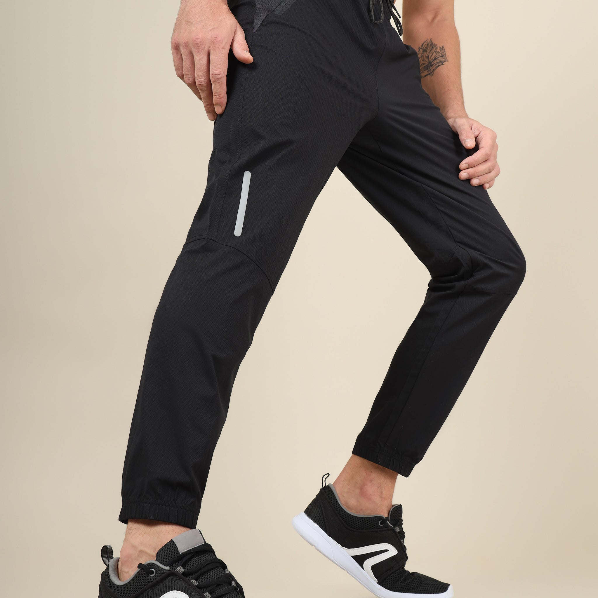 Men Colorblock Slim Fit Joggers with TECHNOLITE STRETCH