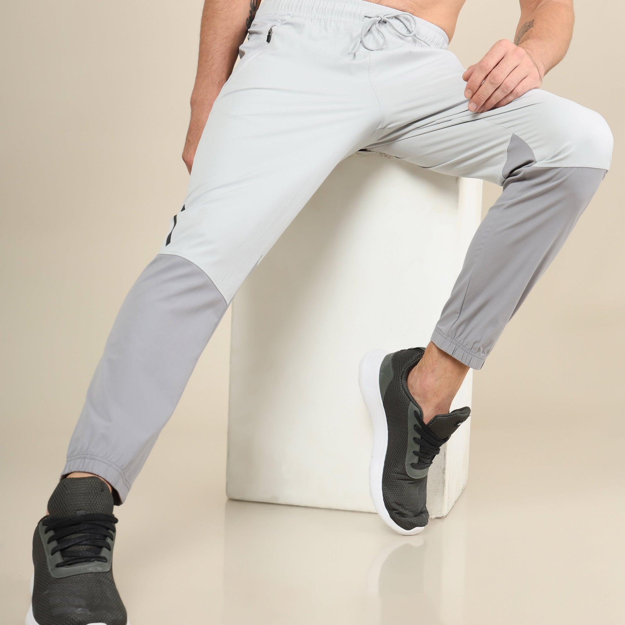 Men Colorblock Slim Fit Joggers with TECHNOLITE STRETCH