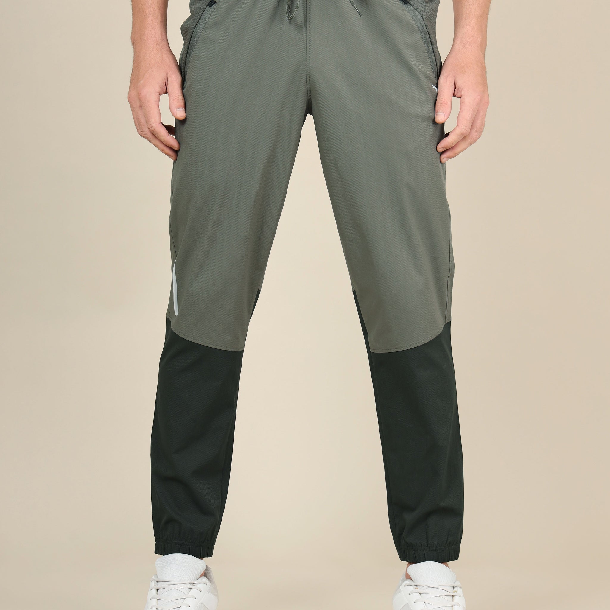 Men Colorblock Slim Fit Joggers with TECHNOLITE STRETCH