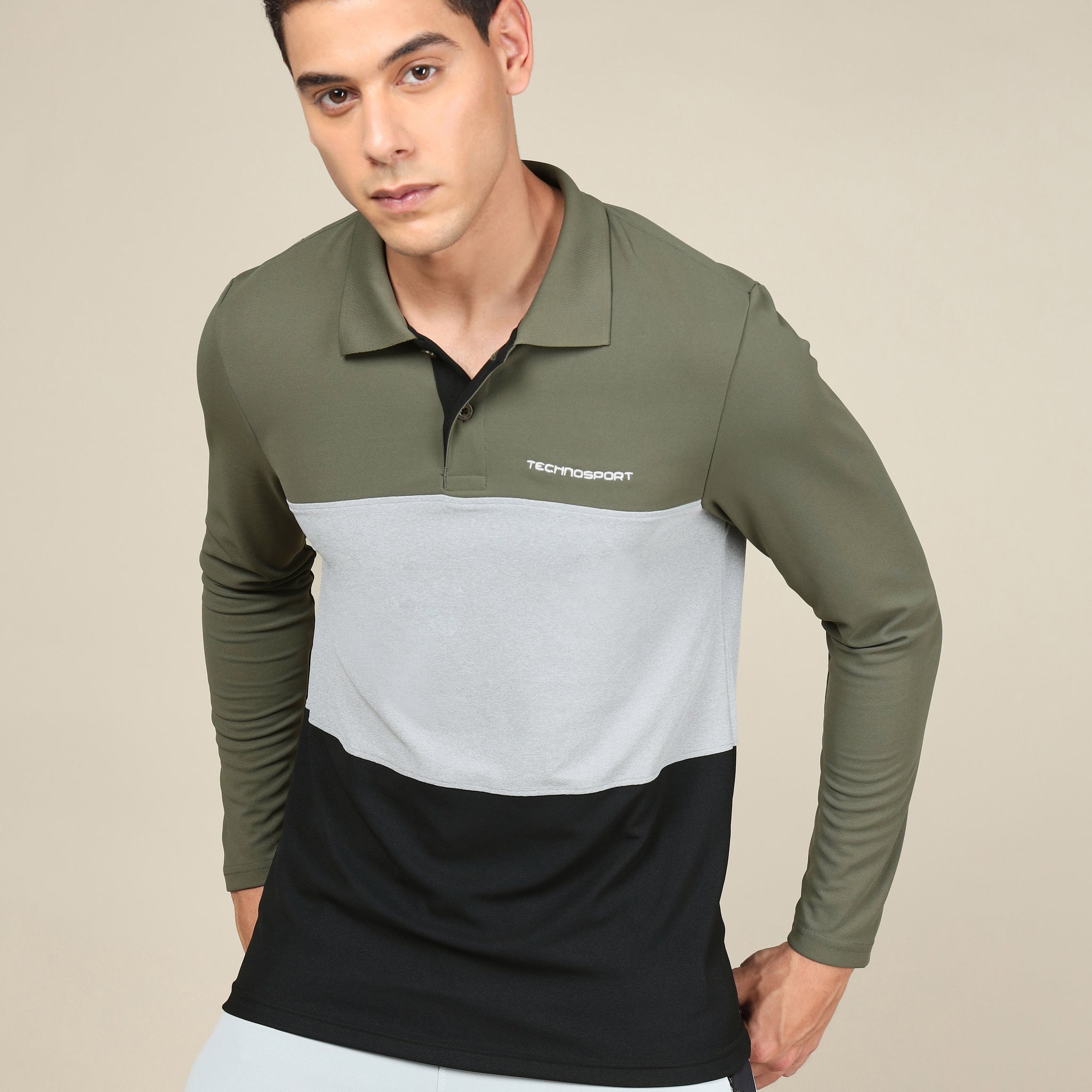 Men Solid Slim Fit Polo T-shirt with MATPIQ