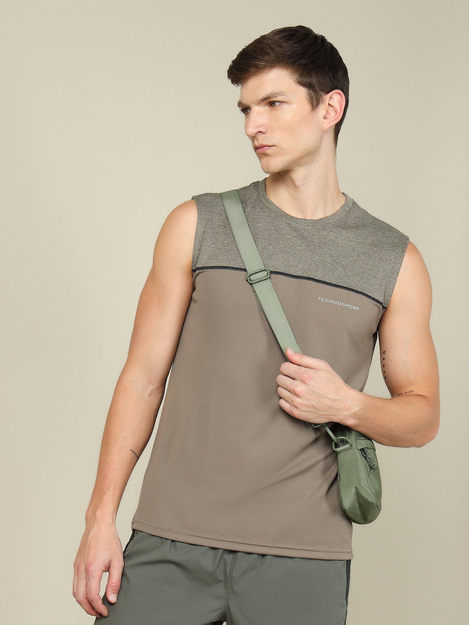 Men Colorblock Slim Fit Crew Neck Innerwear Vest with TECHNO COOL+