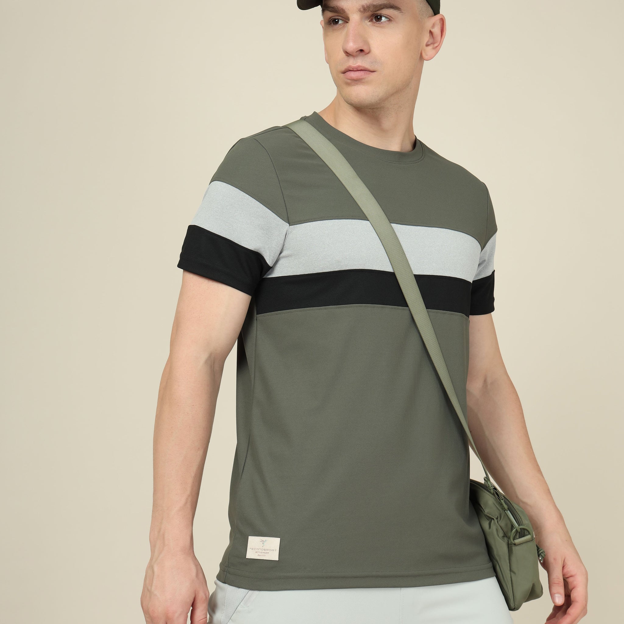 Men Colorblock Slim Fit Crew Neck T-shirt with MATPIQ