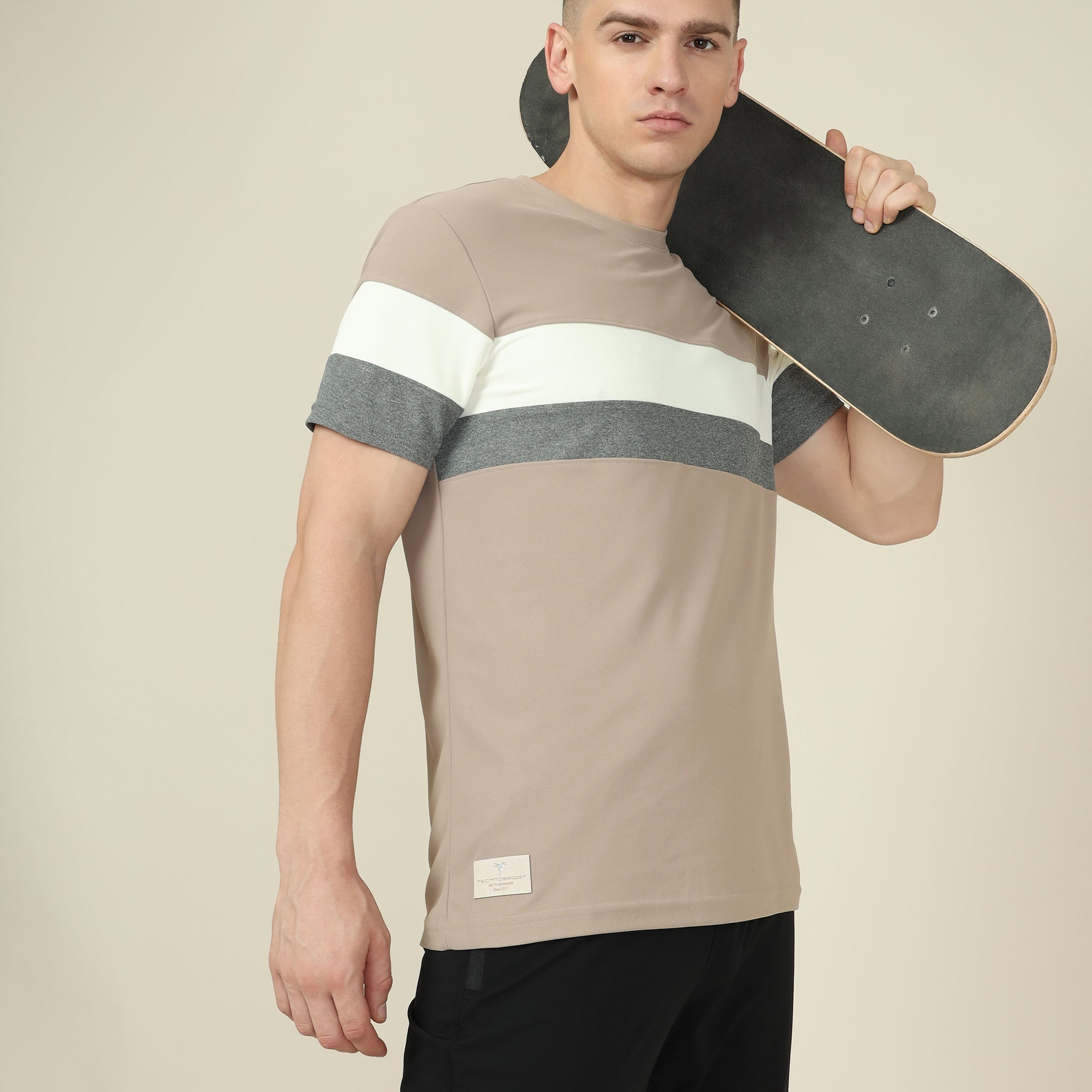 Men Colorblock Slim Fit Crew Neck T-shirt with MATPIQ