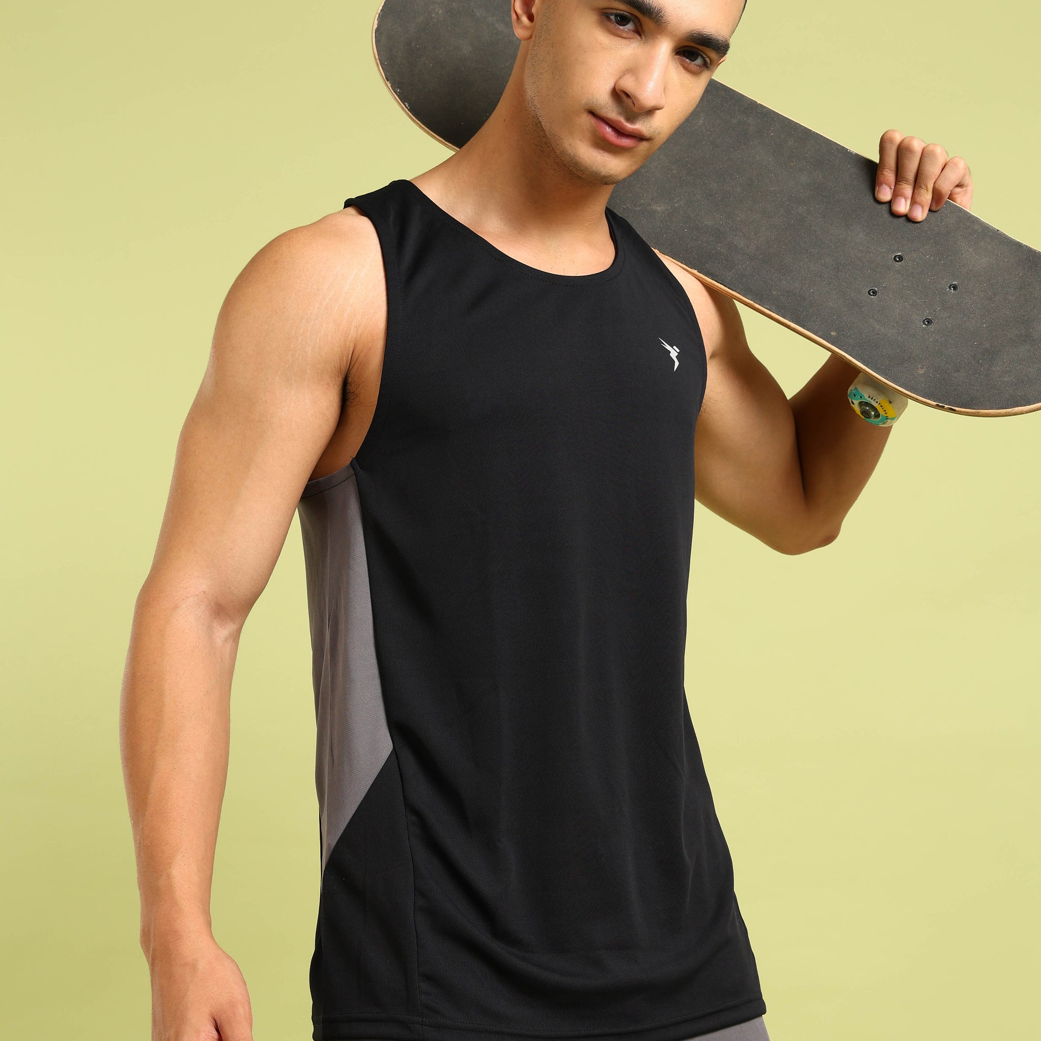 Men Solid Slim Fit Scoop Neck Sports Innerwear Vest with TECHNO COOL+