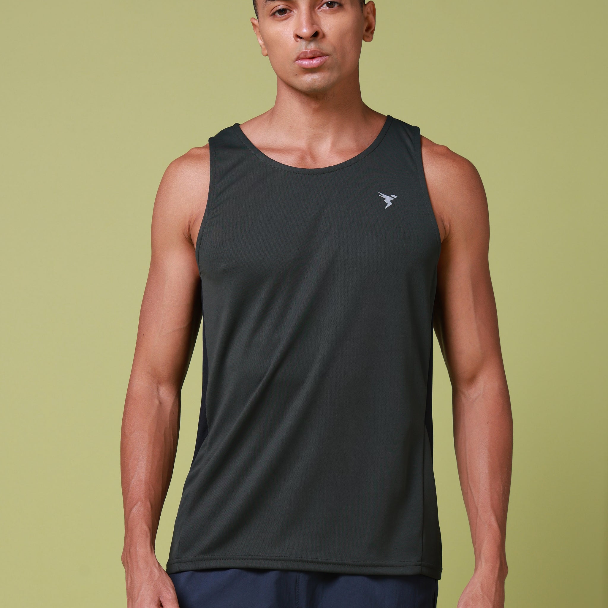 Men Solid Slim Fit Scoop Neck Sports Innerwear Vest with TECHNO COOL+