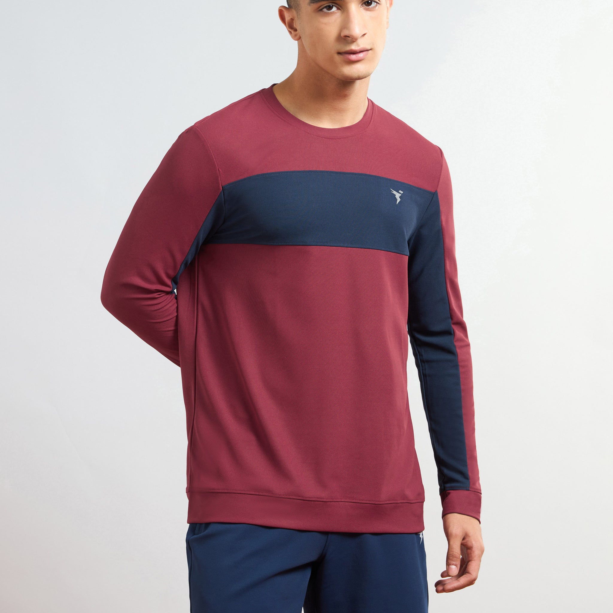 Men Colorblock Slim Fit T-shirt with MATPIQ