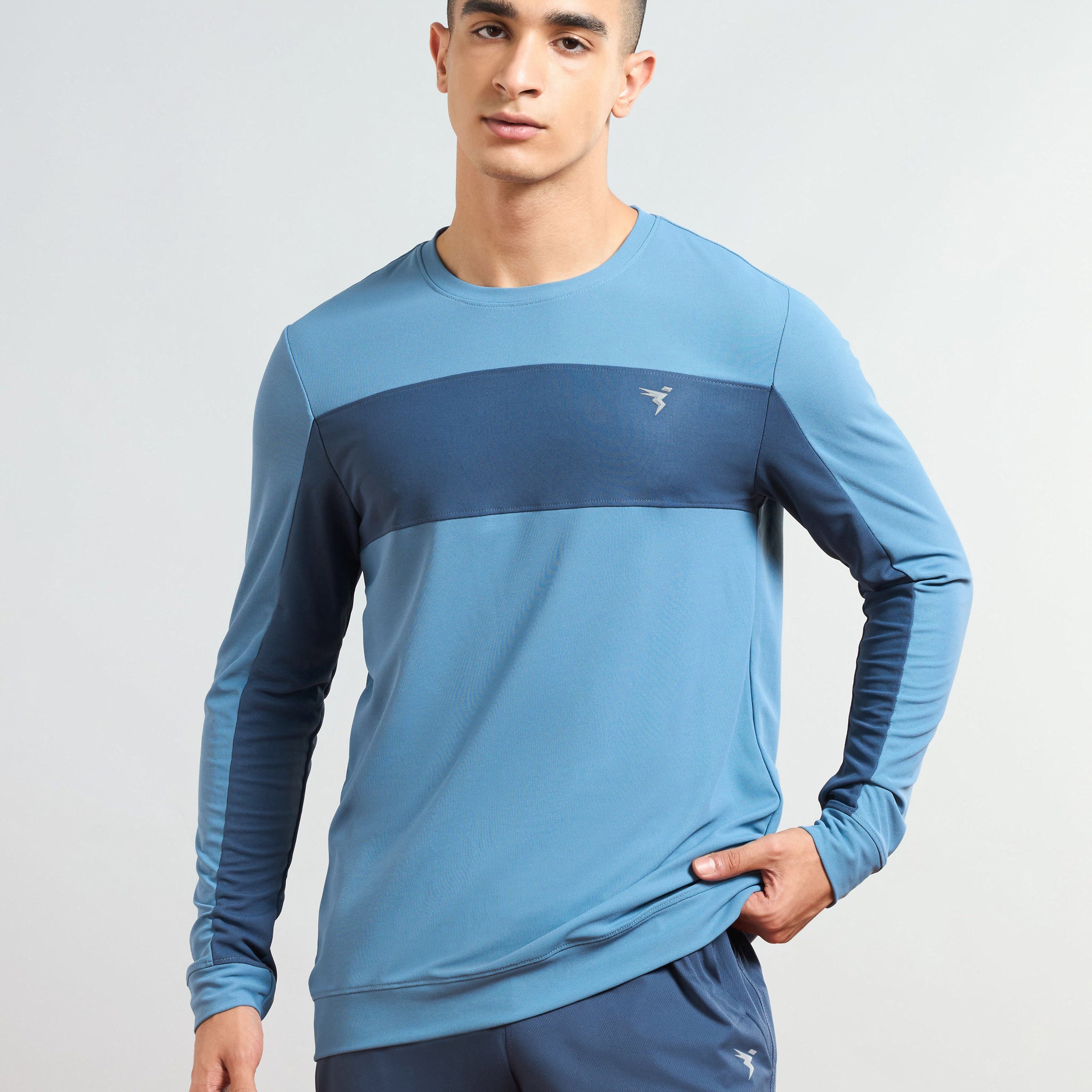 Men Colorblock Slim Fit T-shirt with MATPIQ