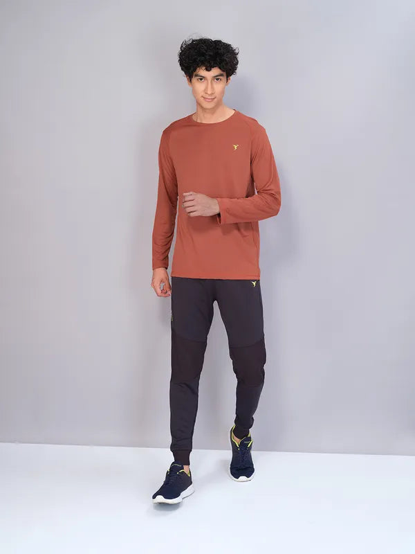 Men Solid Slim Fit Crew Neck T-shirt with TECHNO COOL