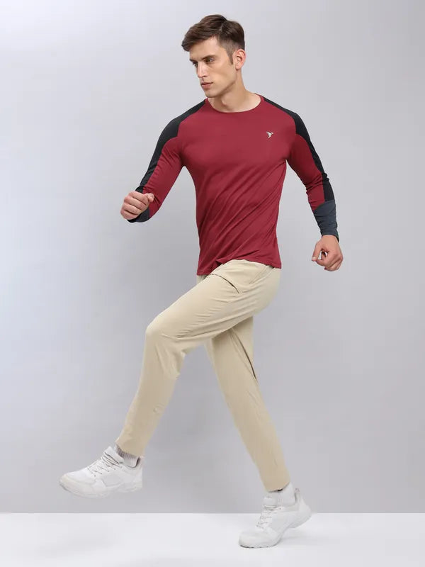 Men Colorblock Slim Fit Crew Neck T-shirt with TECHNO COOL+