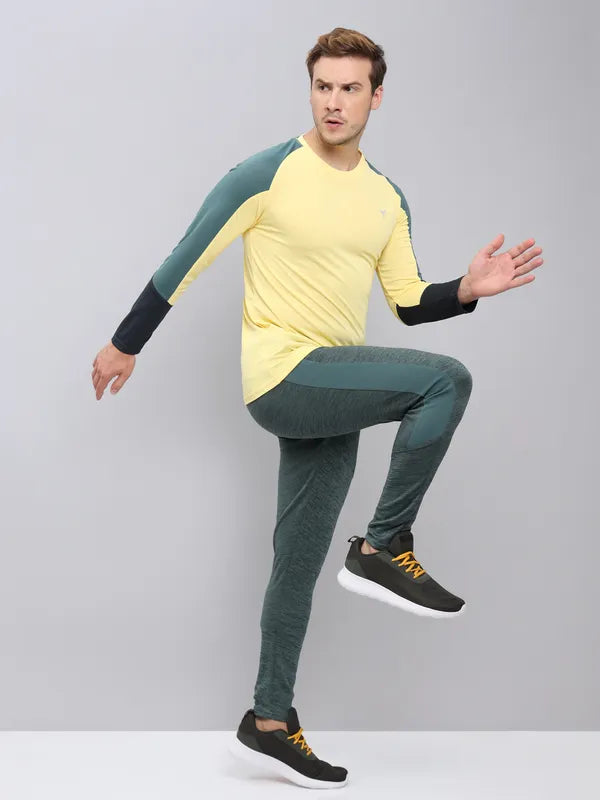 Men Colorblock Slim Fit Crew Neck T-shirt with TECHNO COOL+