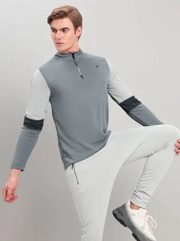 Men Colorblock Slim Fit Mock Neck T-shirt with TECHNO COOL+